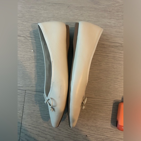 Birdies The Goldfinch Flats in Beige Size 6.5 Pointed Toe Bow - Picture 5 of 7